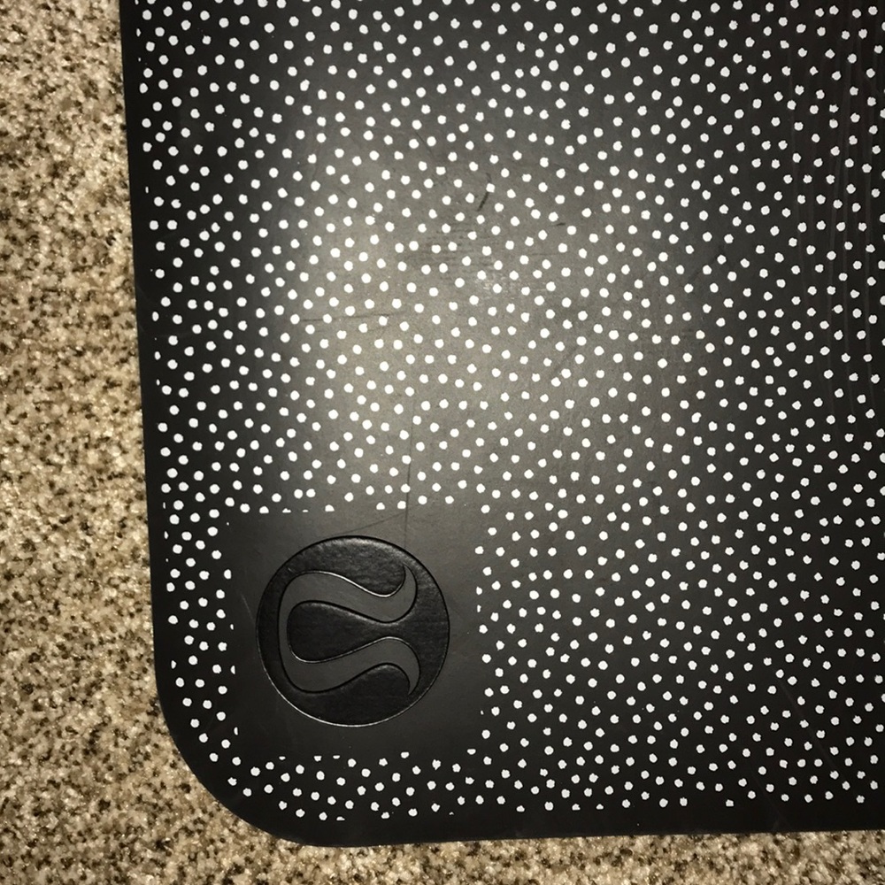 LULULEMON full sized yoga Matt